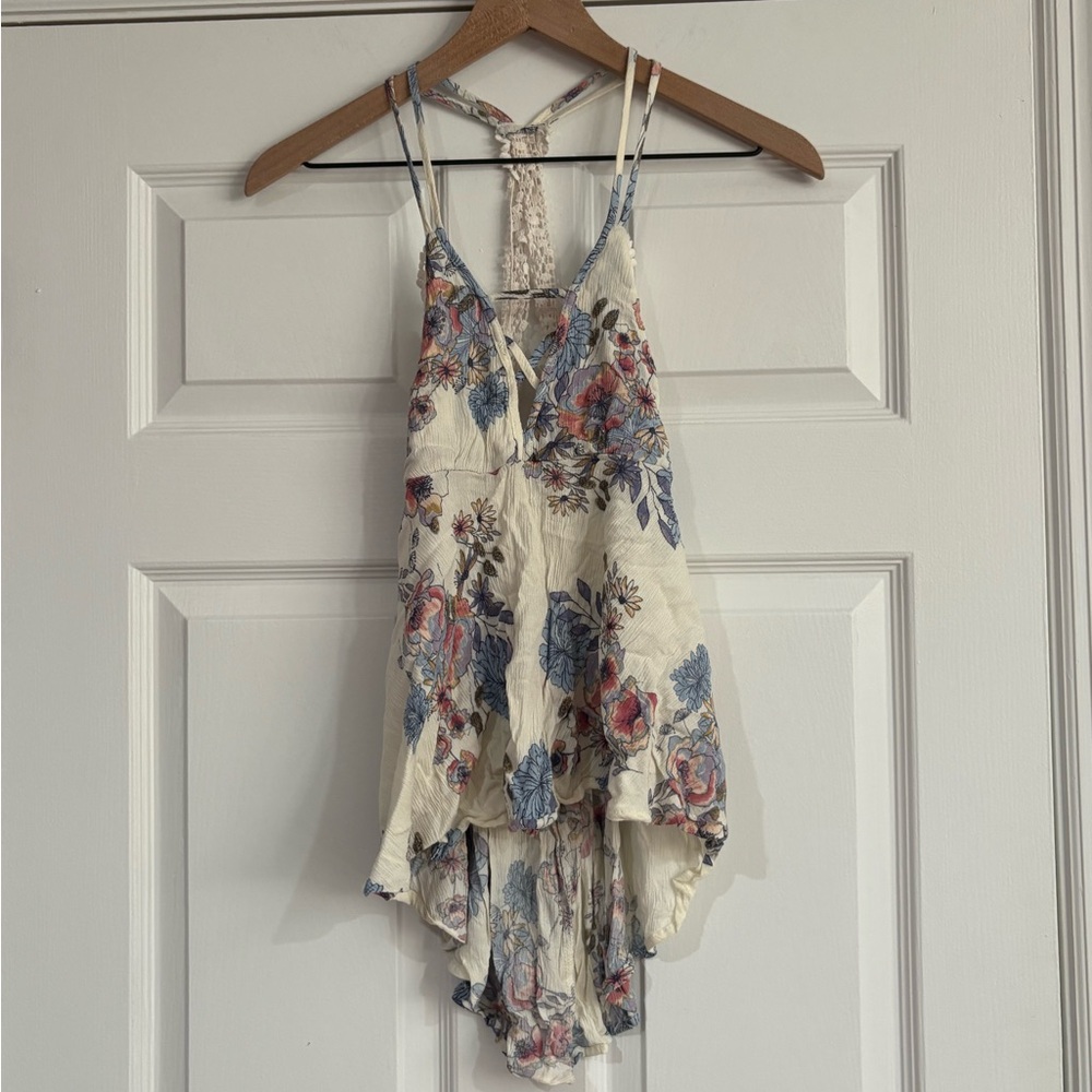 Daytrip Cream and Blue Floral High Low Tank